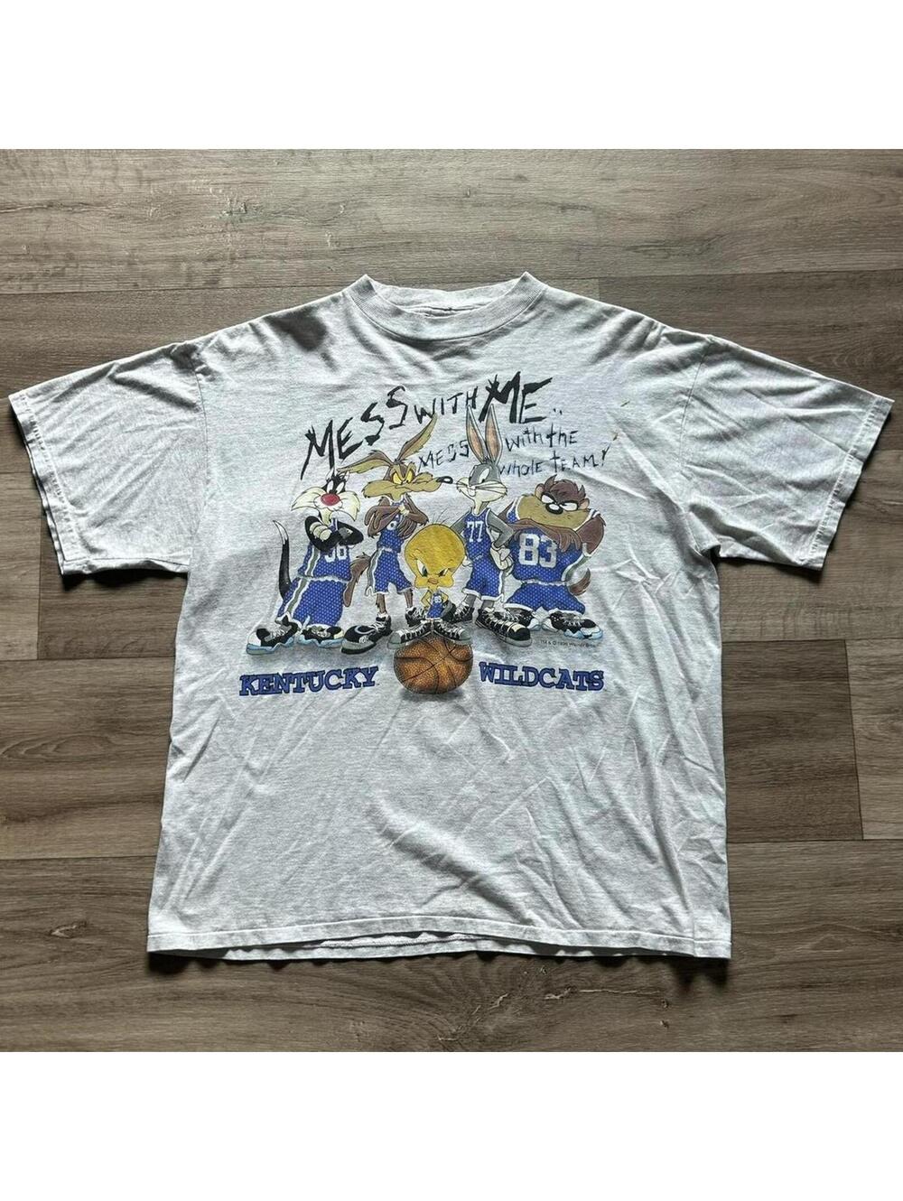 Vintage 1996 Kentucky Wildcats Looney Tunes Basketball shirt